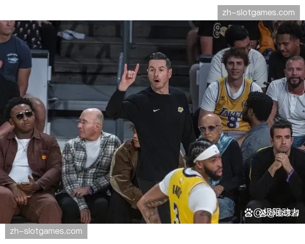 湖人雷迪克坚持罚球顺序引发争议，将帅分歧暴露执教风格冲突