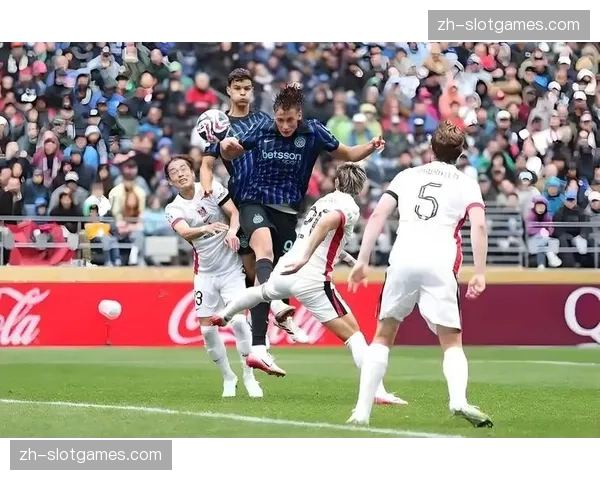 埃切维里踩踏孔德犯规漏判 西甲本轮关键战VAR系统再遭质疑